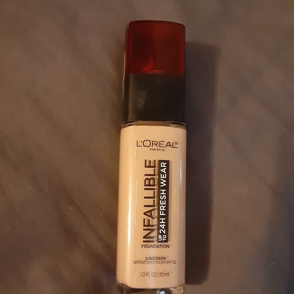 ⭐5/20; L'Oreal Infallible Foundation - Picture 3 of 3